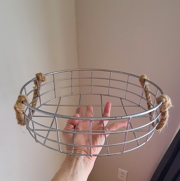 Rustic Wire Basket with Rope Handles - Picture 5 of 5